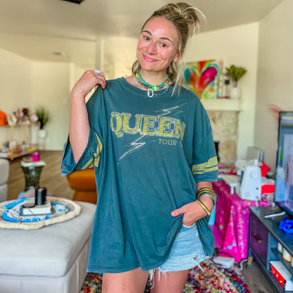 Queen Daydreamer Tee