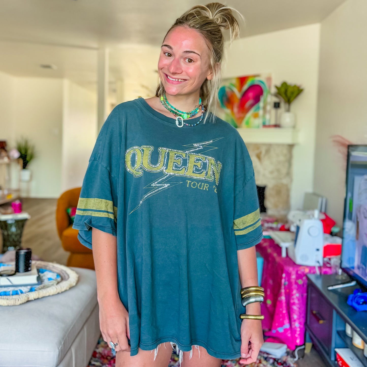 Queen Daydreamer Tee