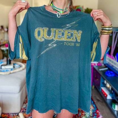 Queen Daydreamer Tee